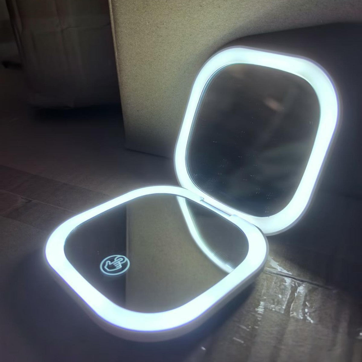 Smart Glow Travel Mirror - 3 light compact
